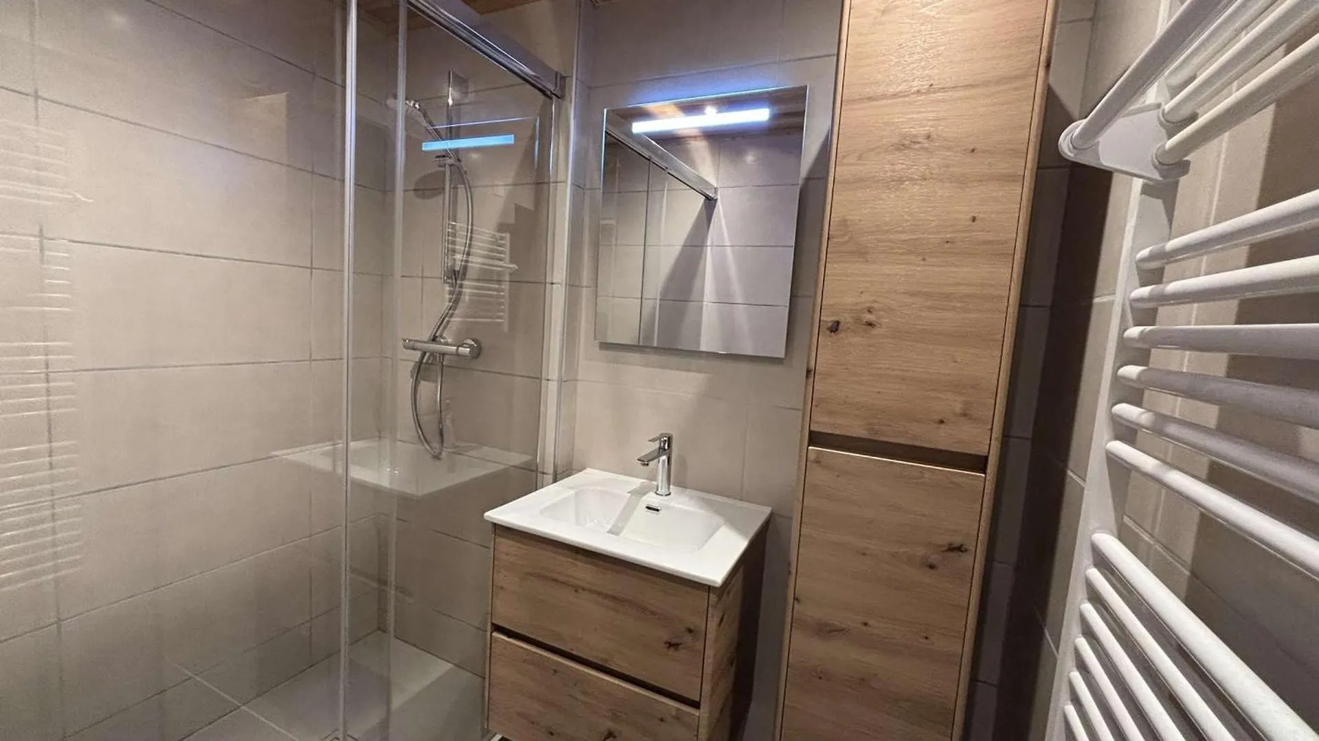 Studio Cosy Pour 4 A L'Alpe D'Huez, Proche Pistes Et Commerces, Balcon Sud, Casier A Skis. - Fr-1-405-117 Apartment